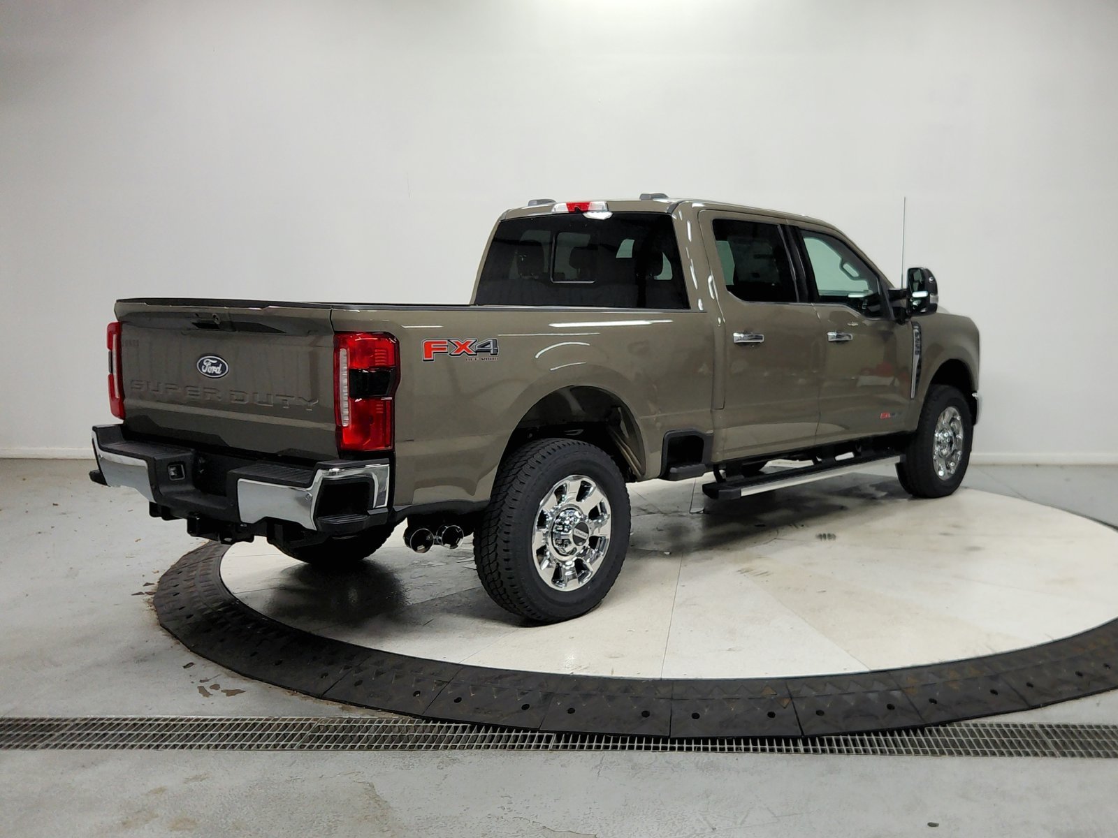 New 2027 Marsh Gray Metallic Ford F-250® Lariat® image 8