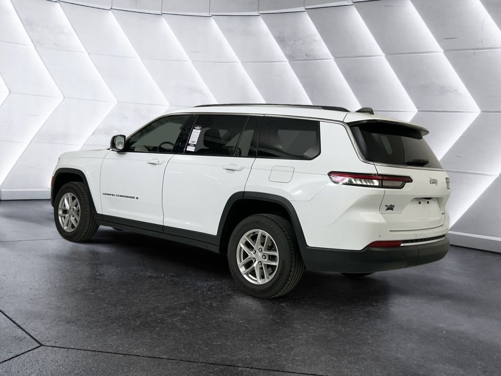 Used 2023 White Jeep Laredo image 6