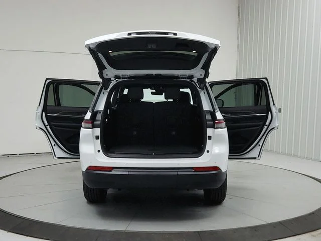 New 2026 Bright White Clear-Coat Exterior Paint Jeep Altitude image 14
