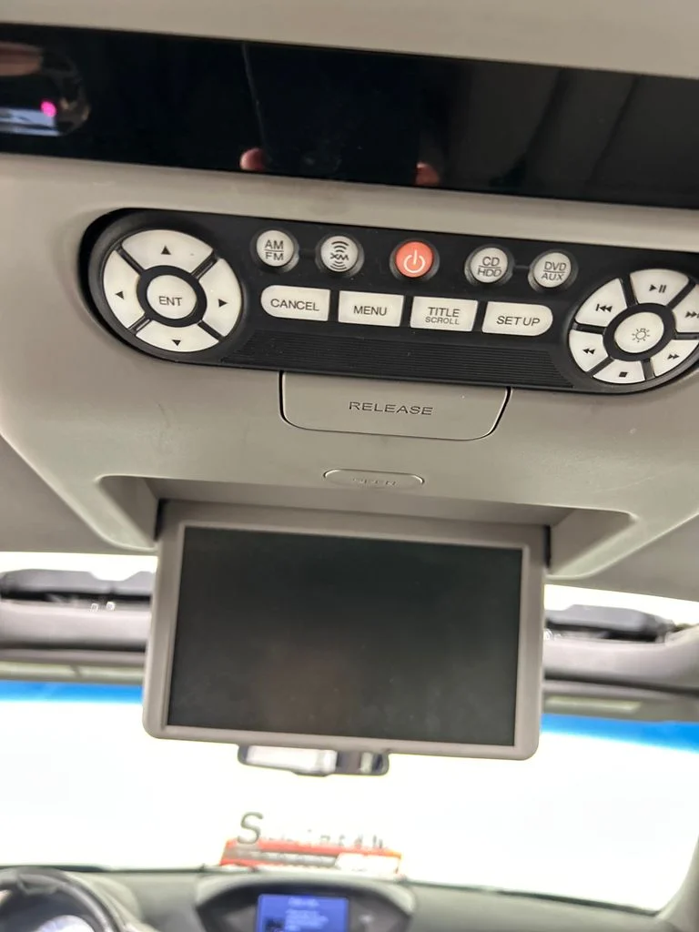 Used 2013 Black Honda Touring image 17