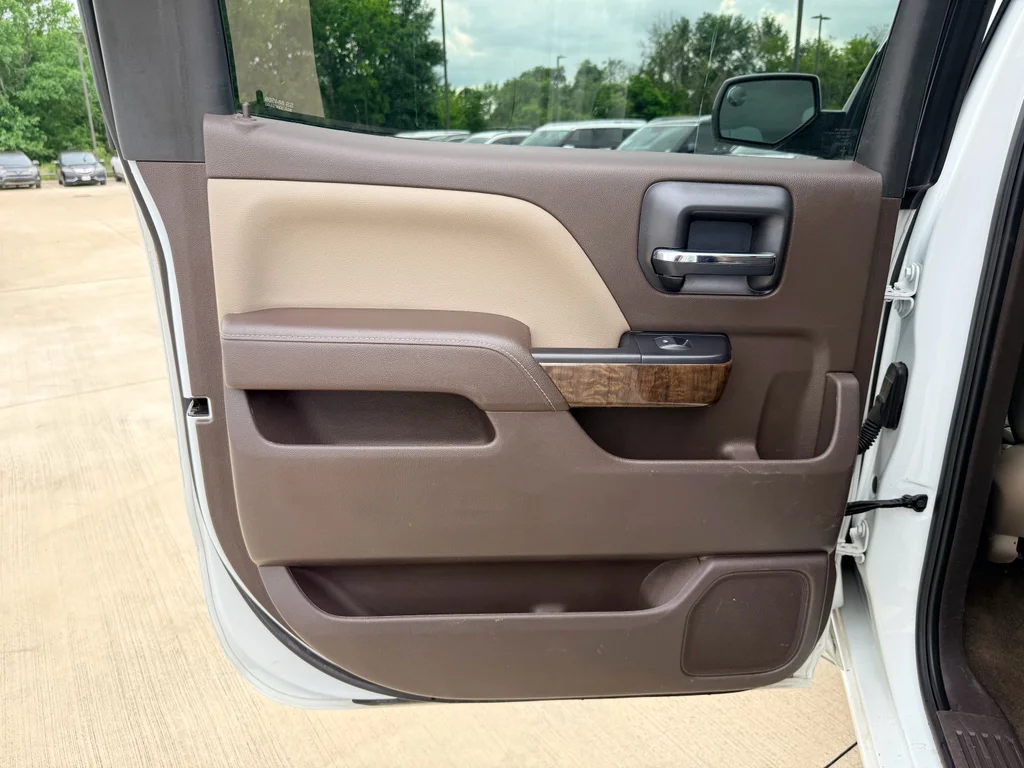 Used 2018 Summit White Chevrolet LT image 20