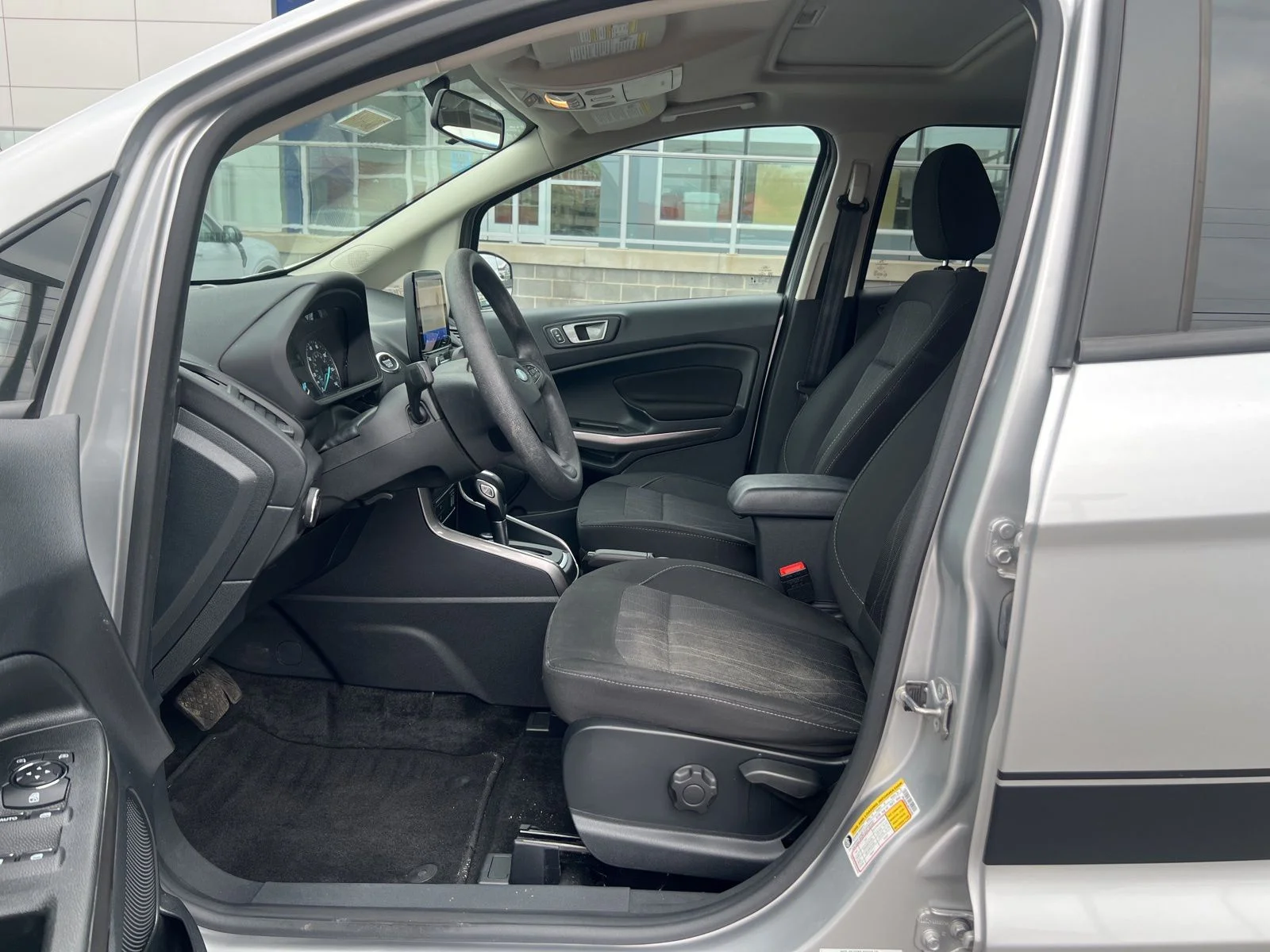 Used 2022 Silver Metallic Ford SE image 11