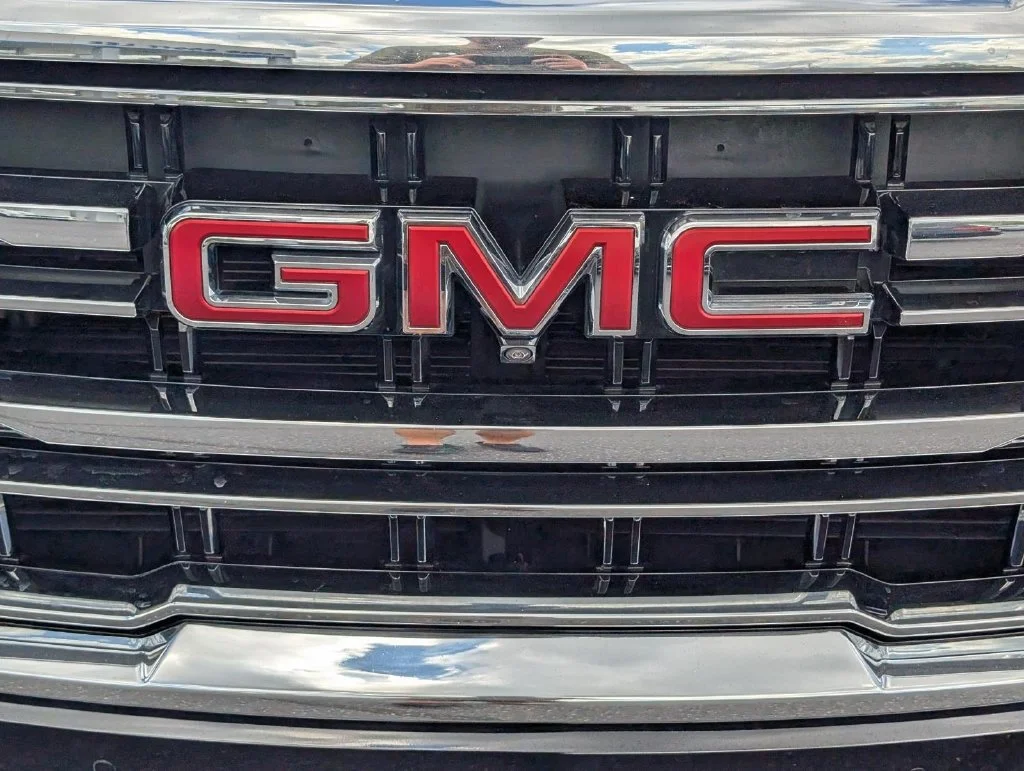 Used 2023 Onyx Black GMC SLT image 3