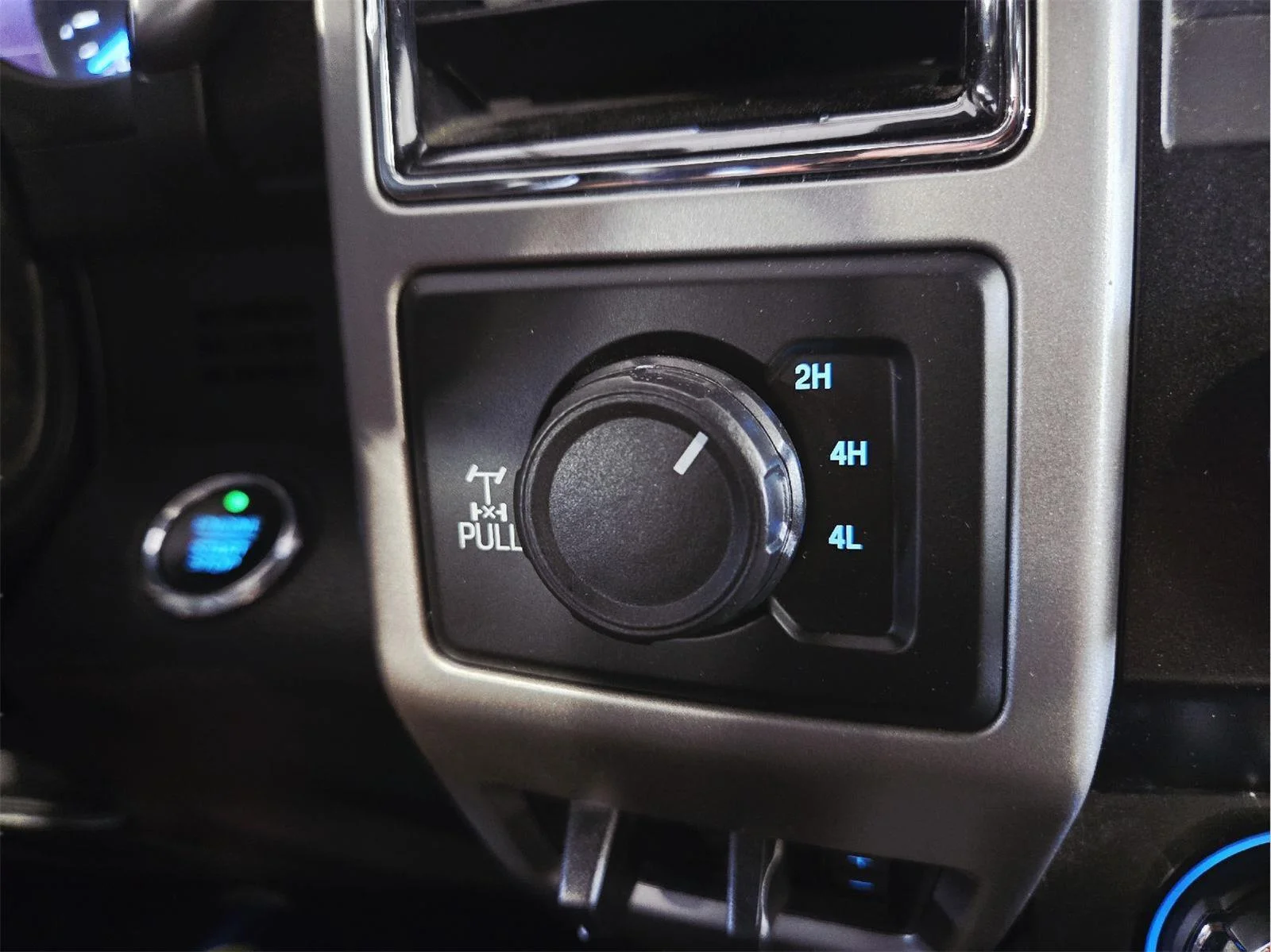 Used 2020 Agate Black Ford Lariat image 26