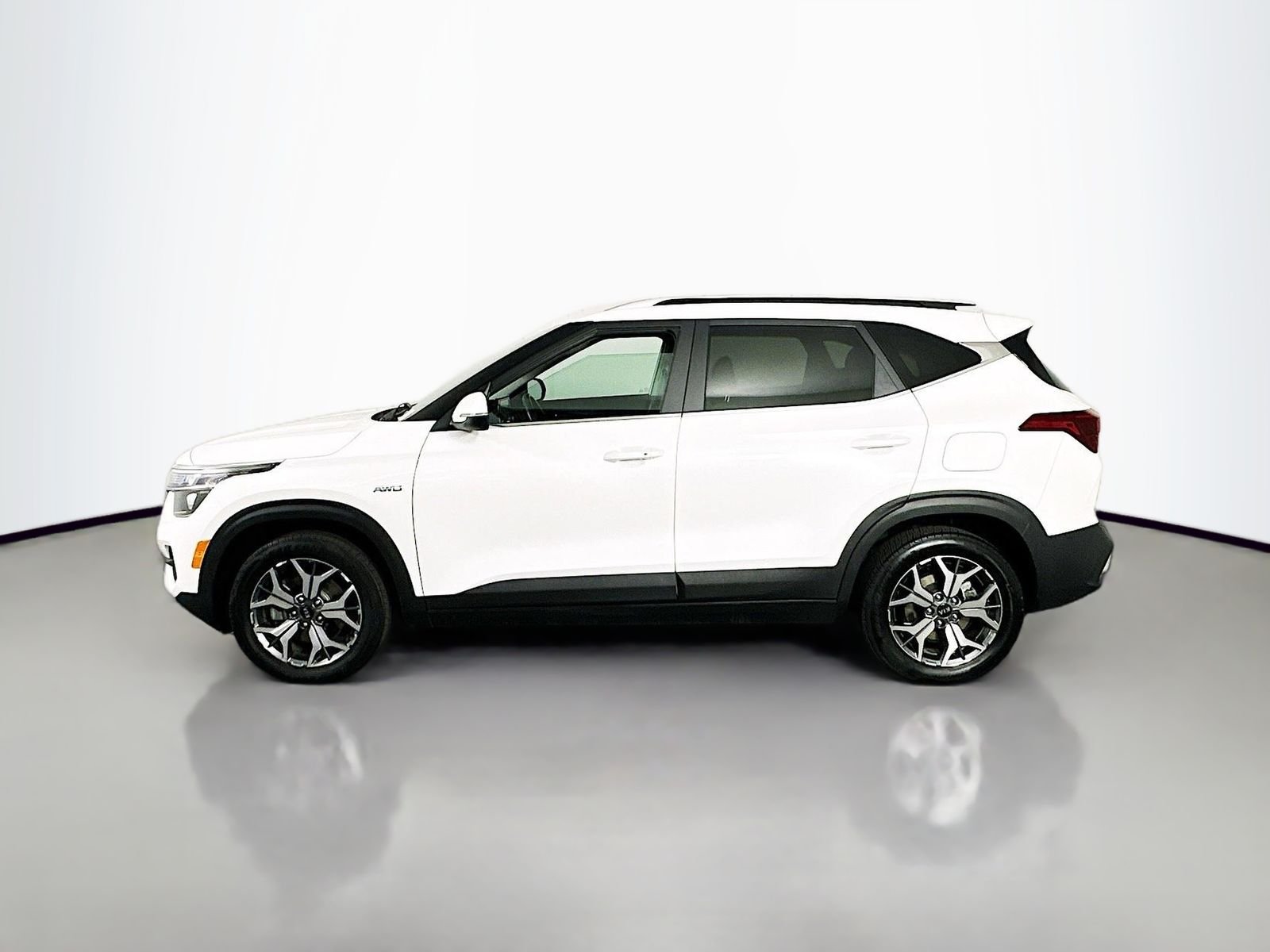 Used 2021 Snow White Pearl Kia EX image 4