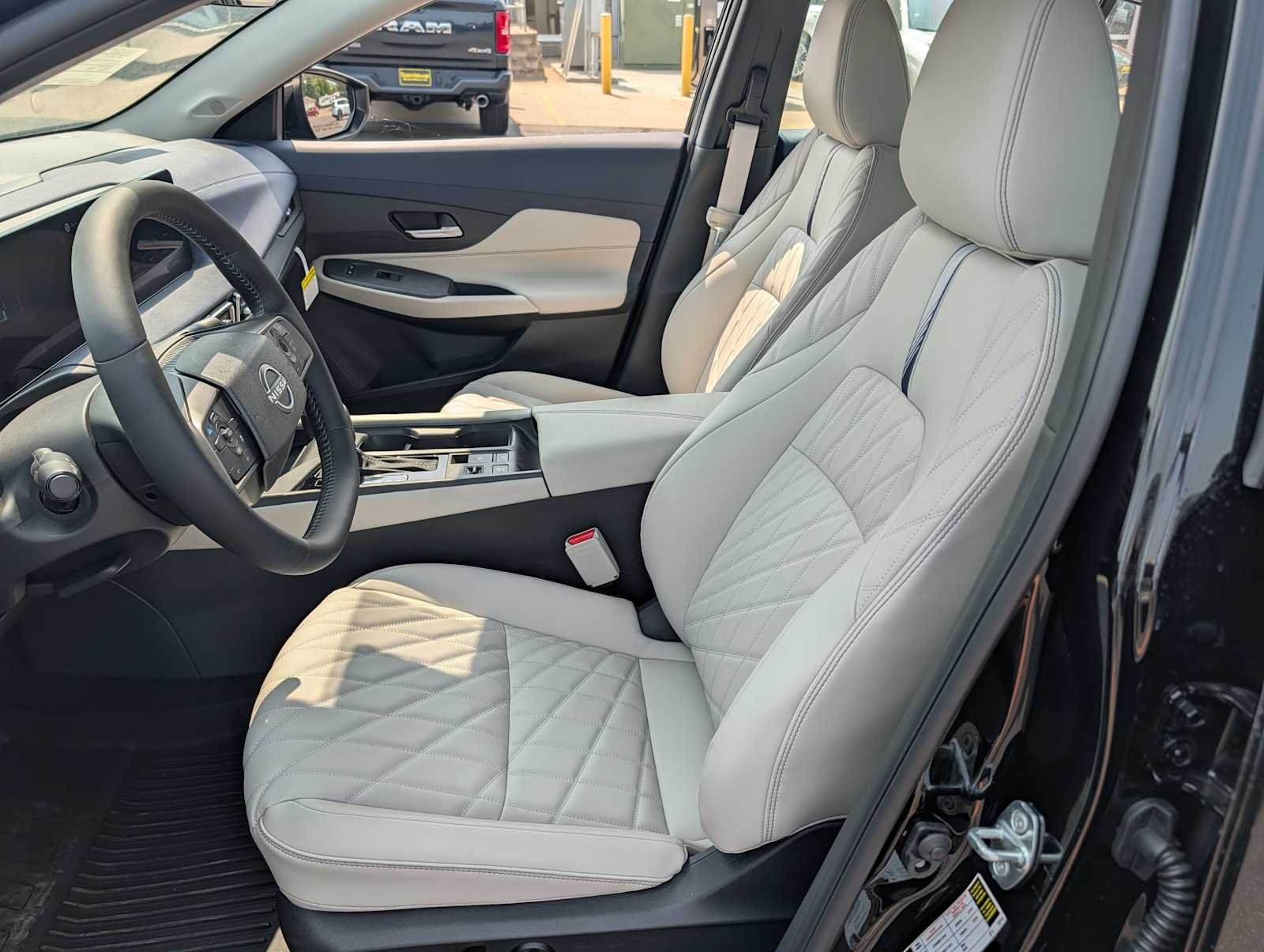 2026 Nissan Sentra SL - Photo 9