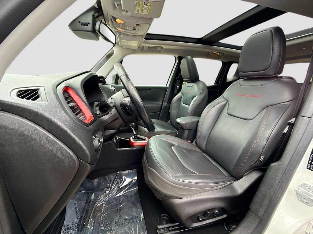 Certified Used 2019 Alpine White Clearcoat Jeep Trailhawk image 21