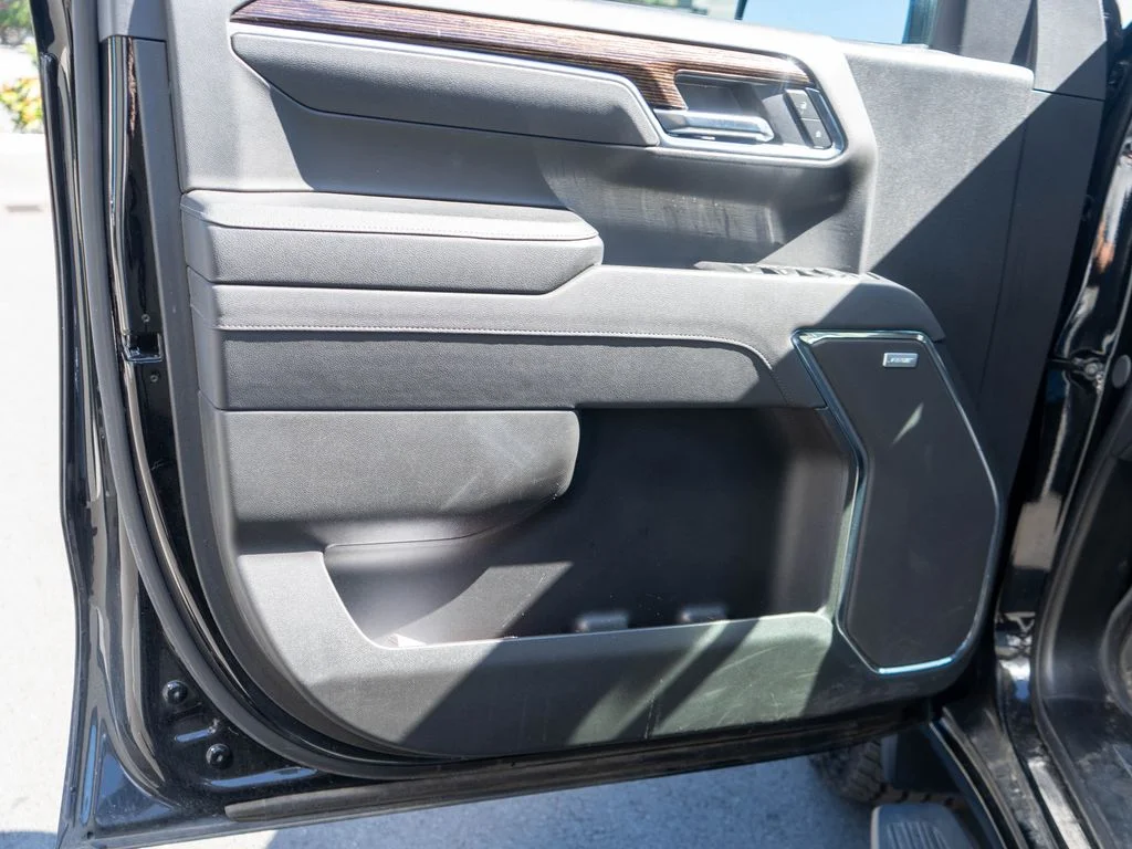 Used 2025 Black GMC Elevation image 24
