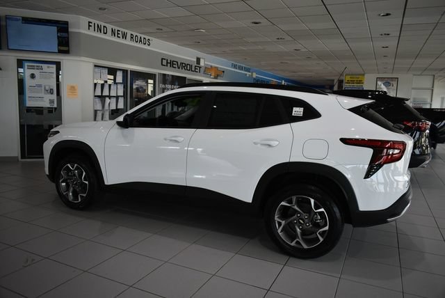 New 2026 Summit White Chevrolet LT image 4