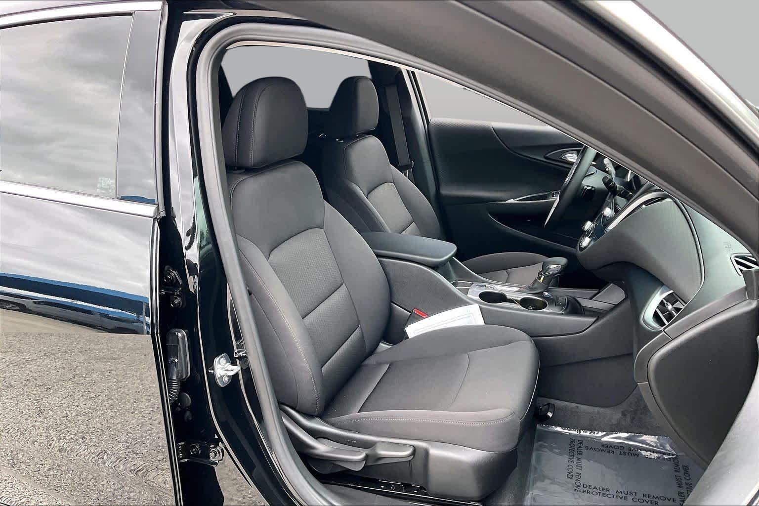 Used 2025 Mosaic Black Metallic Chevrolet RS image 8