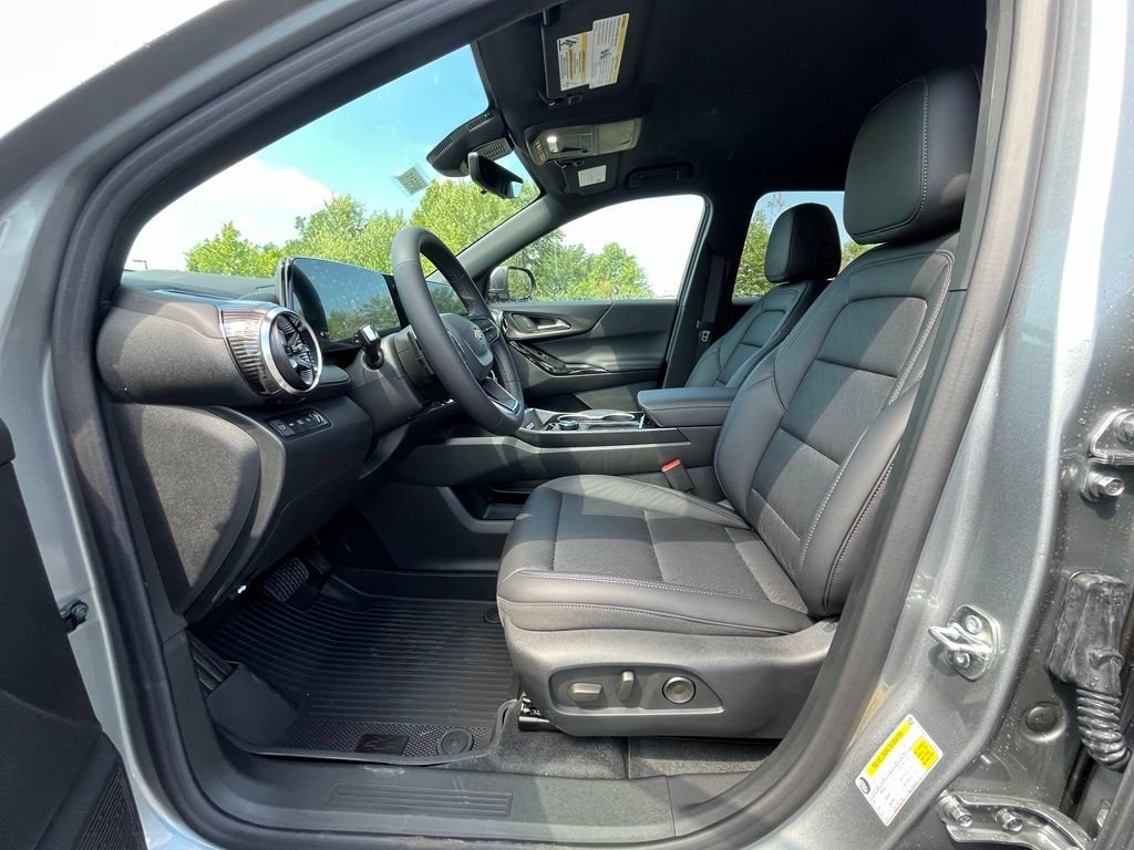 2027 Chevrolet Equinox LT - Photo 8