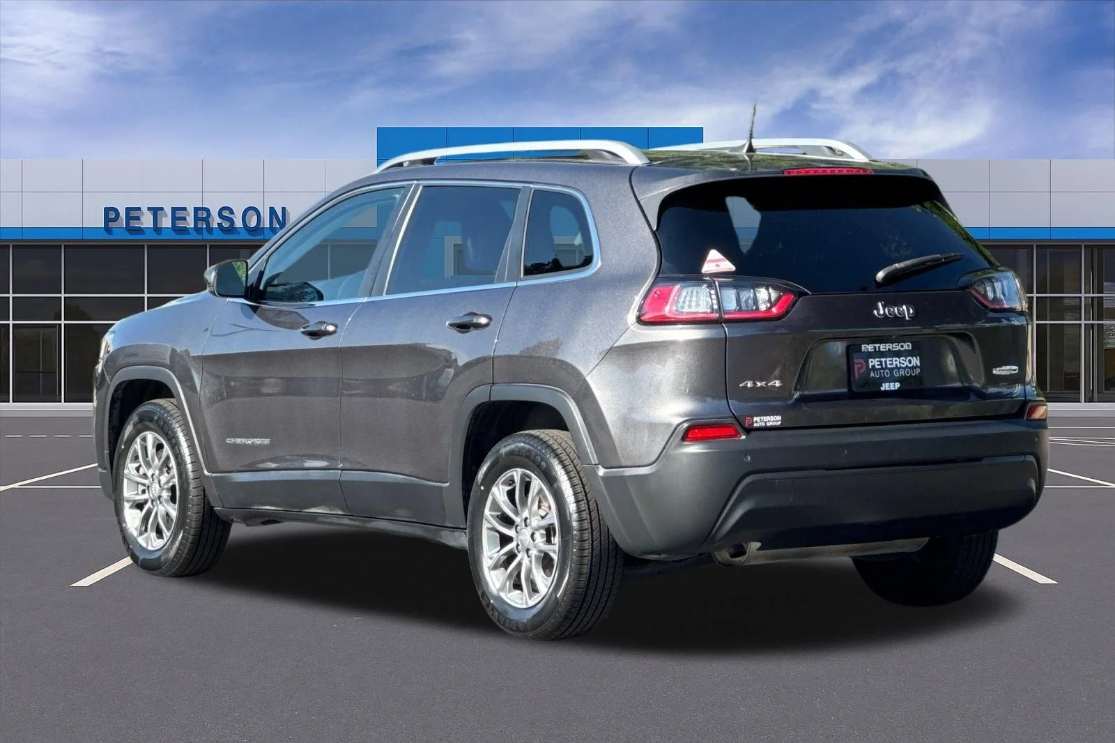 Used 2020 Gray Jeep Latitude Plus image 6