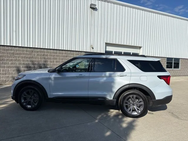 New 2026 Space White Metallic Ford Active image 9