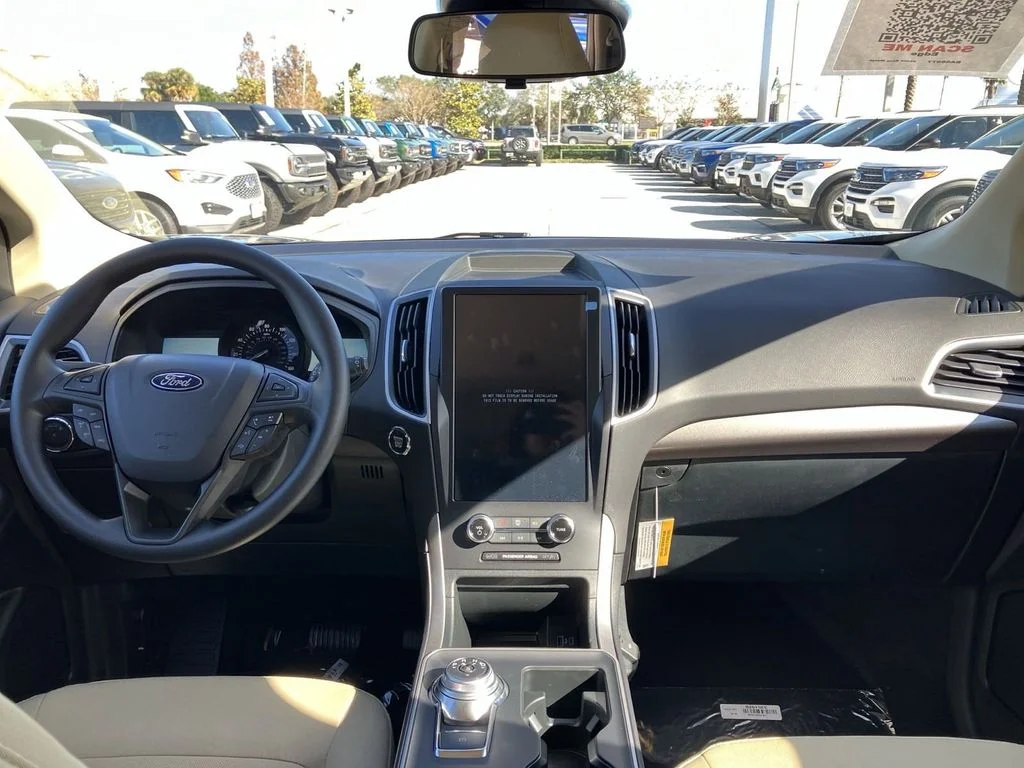 New 2024 Blue Ford SE image 5