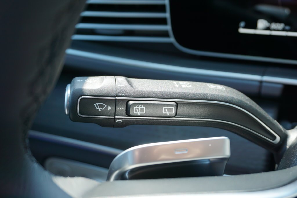 New 2026 Obsidian Black Metallic Mercedes-Benz GLE 350 image 28