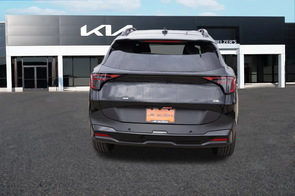New 2027 Fusion Black Kia X-Line image 4