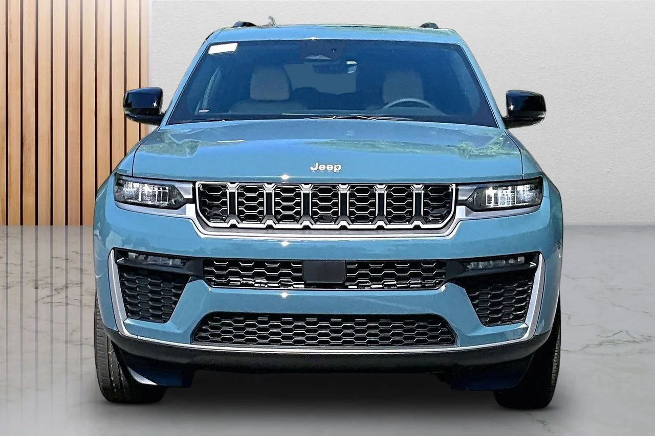 New 2026 Steel Blue Exterior Paint Jeep Limited image 3