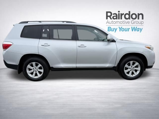 Used 2013 Silver Toyota SE image 7