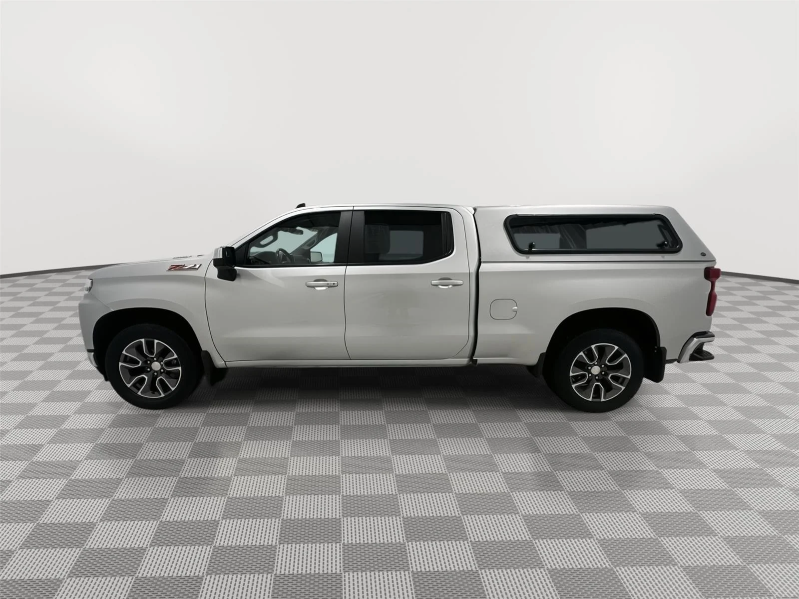 Used 2021 Chevrolet Silverado 1500 LT with VIN 3GCUYDETXMG288034 for sale in Alexandria, Minnesota