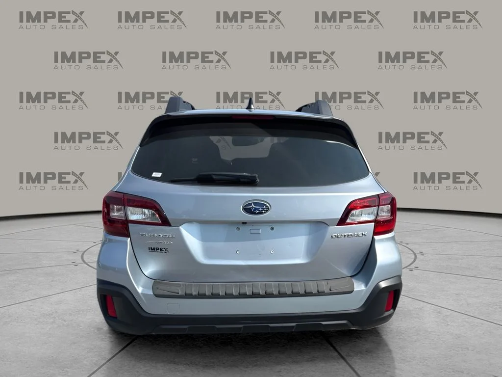 Used 2018 Silver Subaru 2.5i Premium image 5