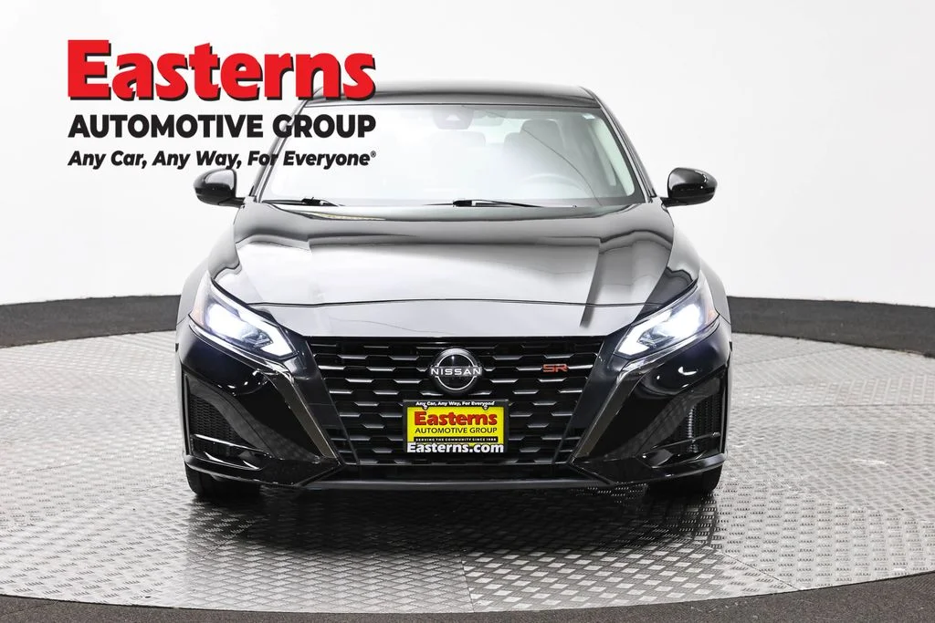 Used 2024 Black Nissan 2.5 SR image 2