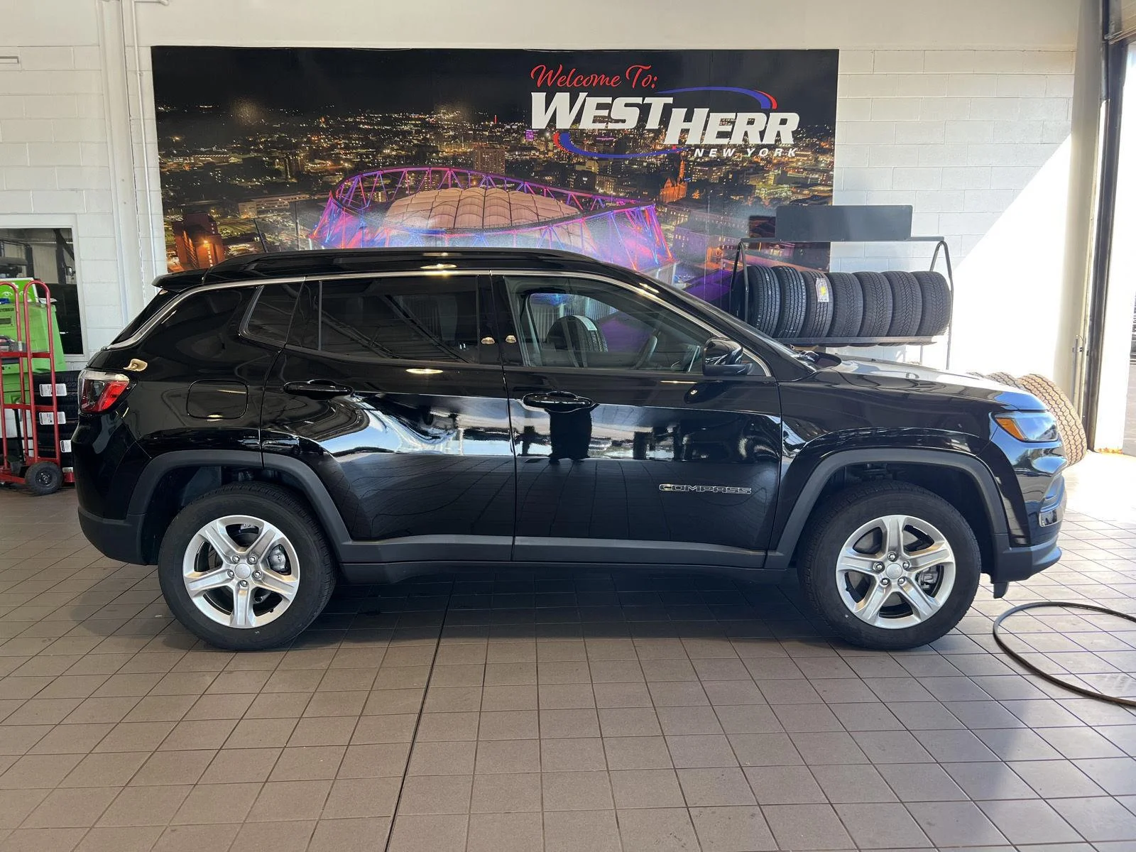 Used 2023 Bk Jeep Latitude image 9