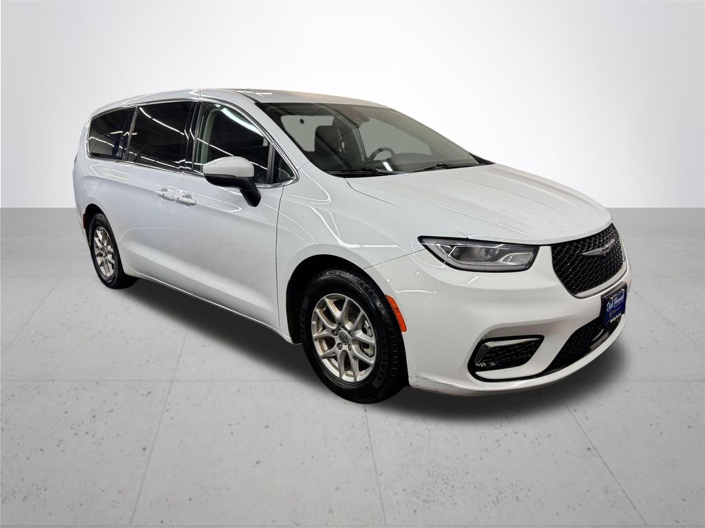 2023 Chrysler Pacifica Touring L - Photo 10