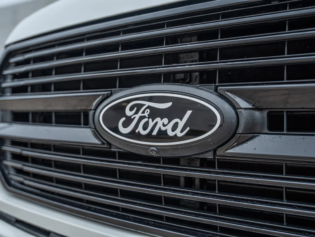 Used 2025 White Metallic Ford Platinum image 12