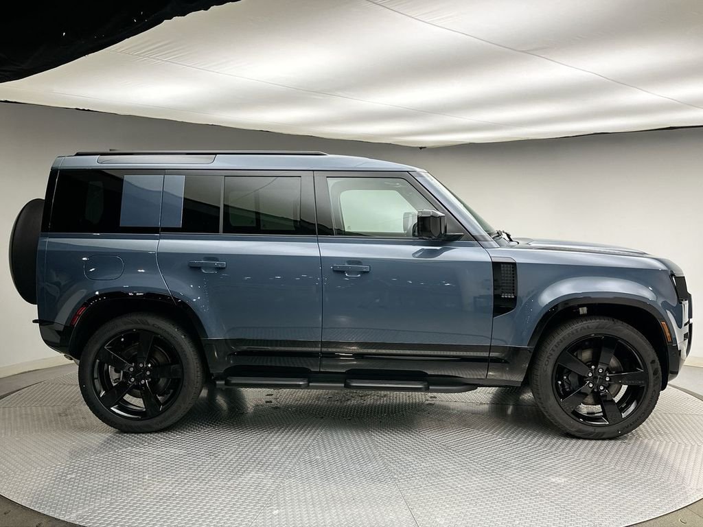 New 2026 Tasman Blue Metallic Land Rover X-Dynamic SE image 4