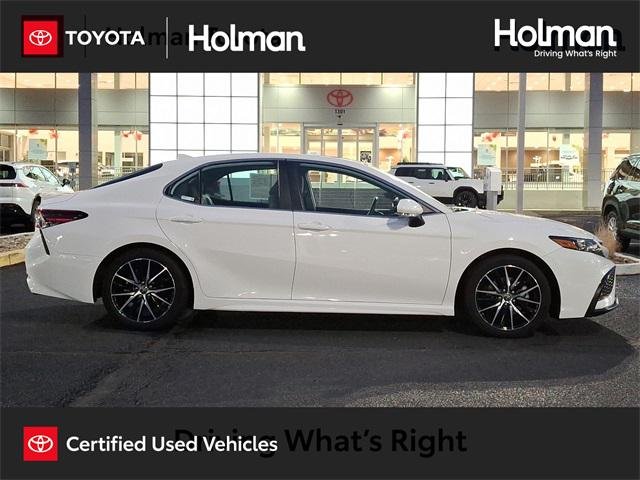 Certified Used 2022 White Toyota SE image 1