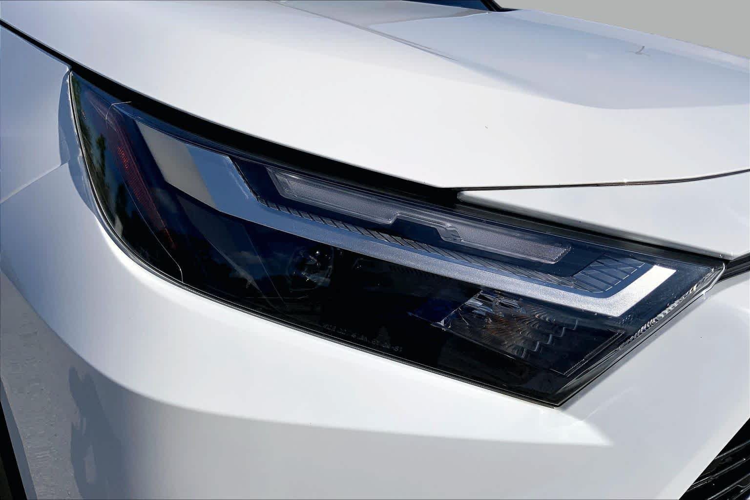 Used 2024 Ice Cap Toyota Hybrid XLE image 27