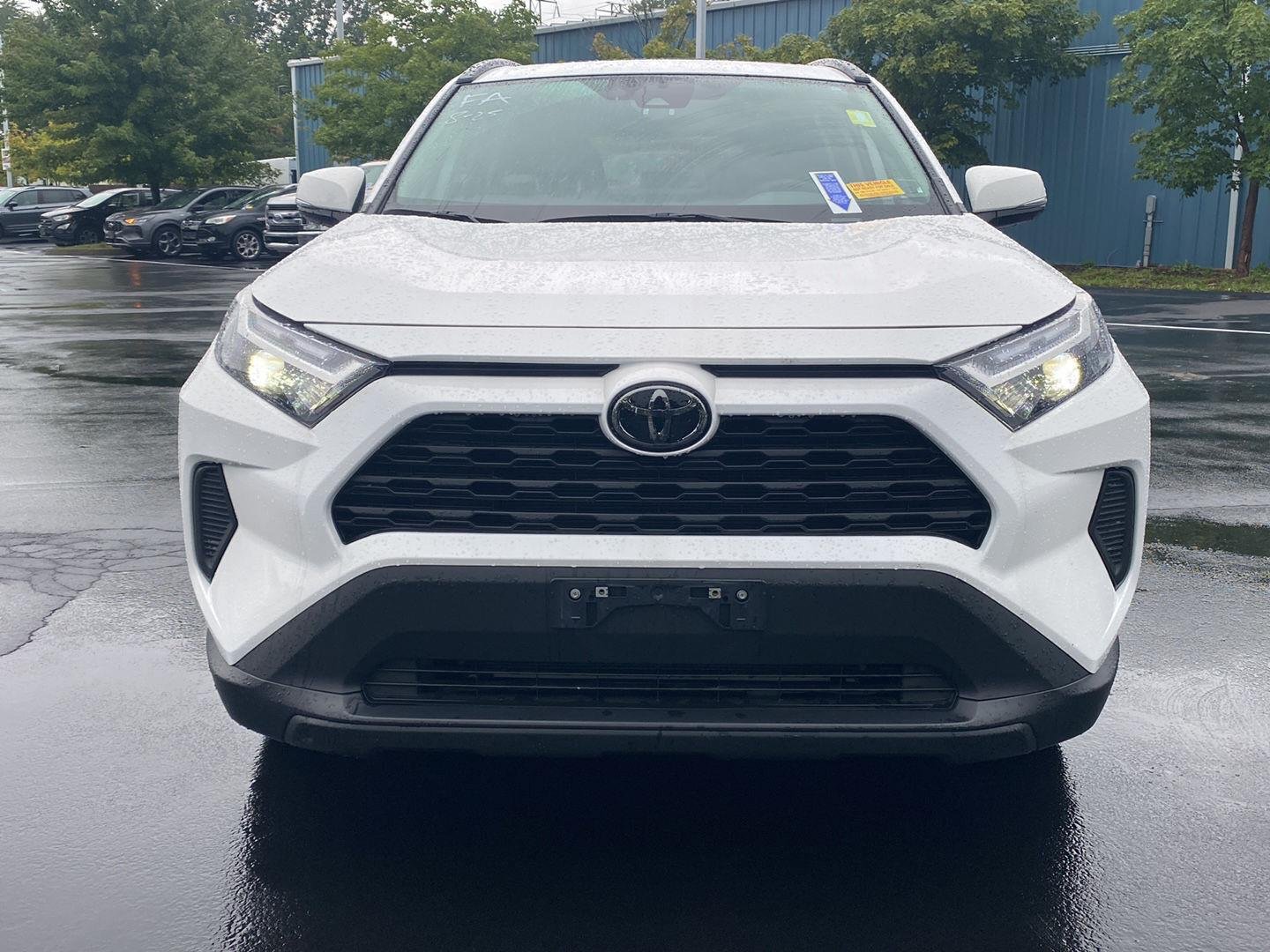 Used 2025 Ice Cap Toyota XLE image 6