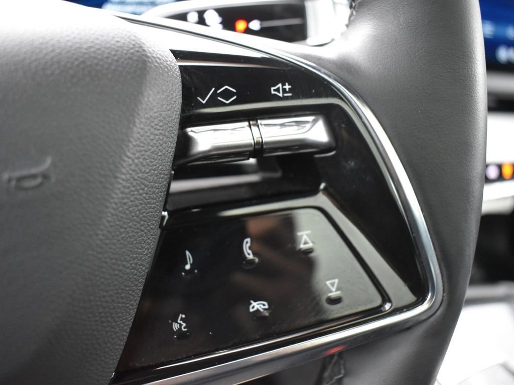 2025 CADILLAC OPTIQ - Image 18