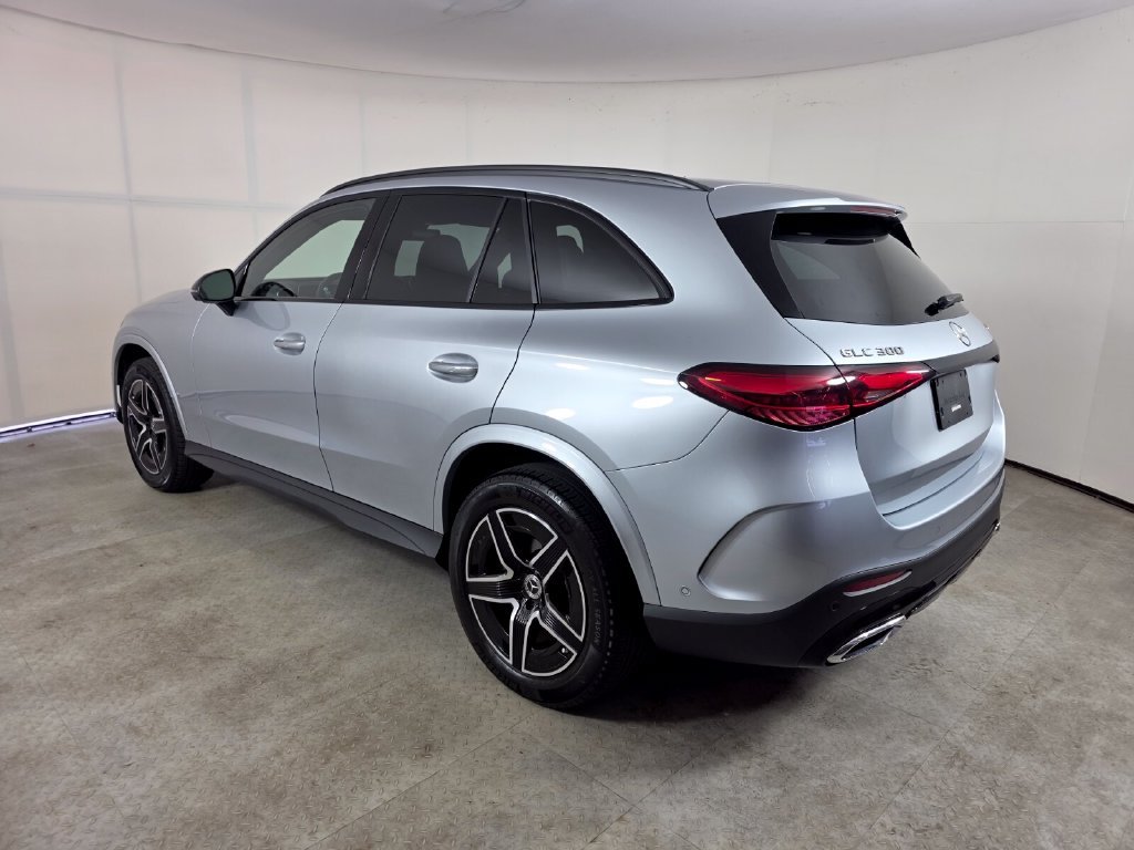 Used 2024 Silver Mercedes-Benz GLC 300 image 4
