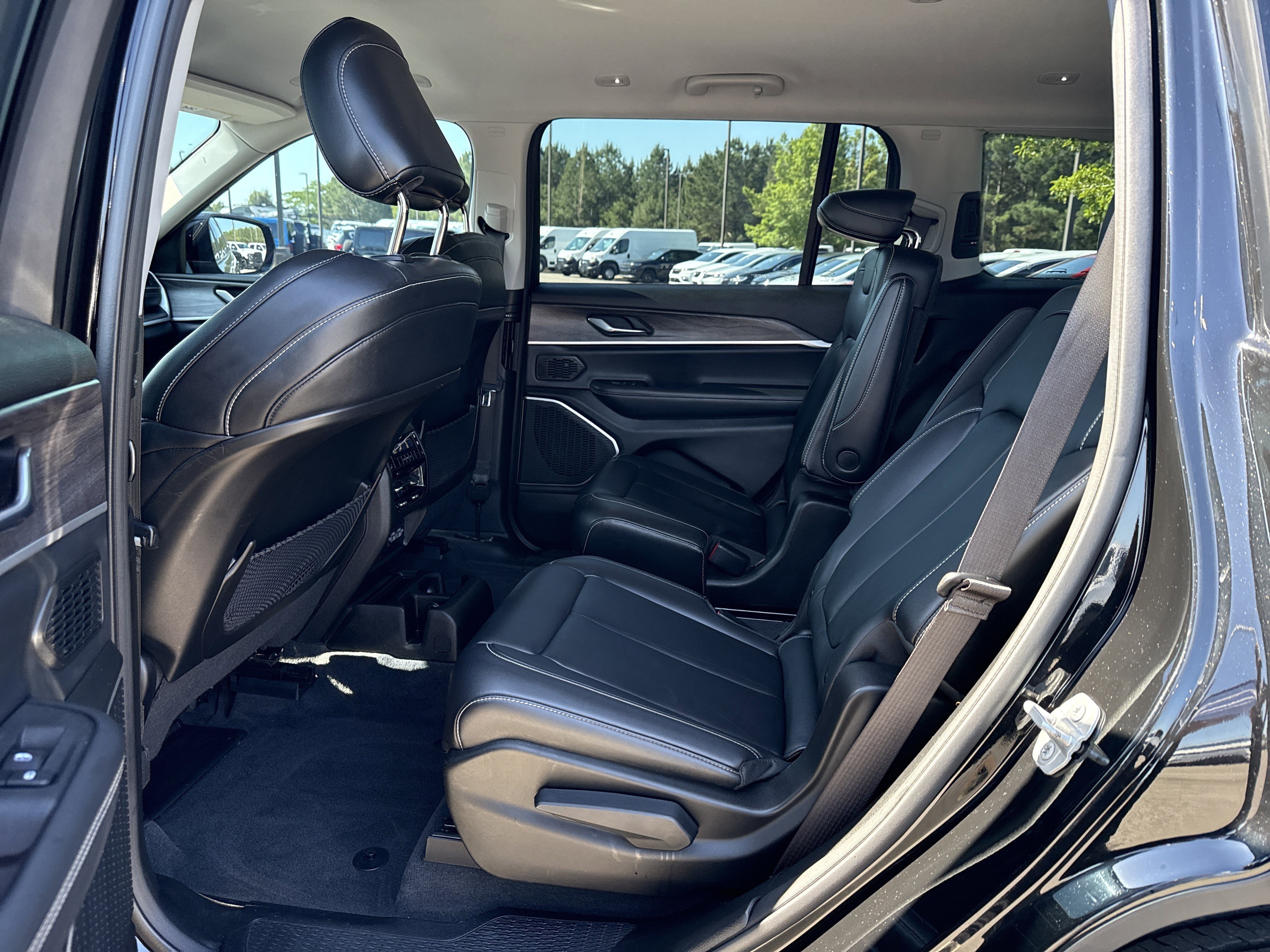 Used 2021 Diamond Black Crystal Pearlcoat Jeep Limited image 22