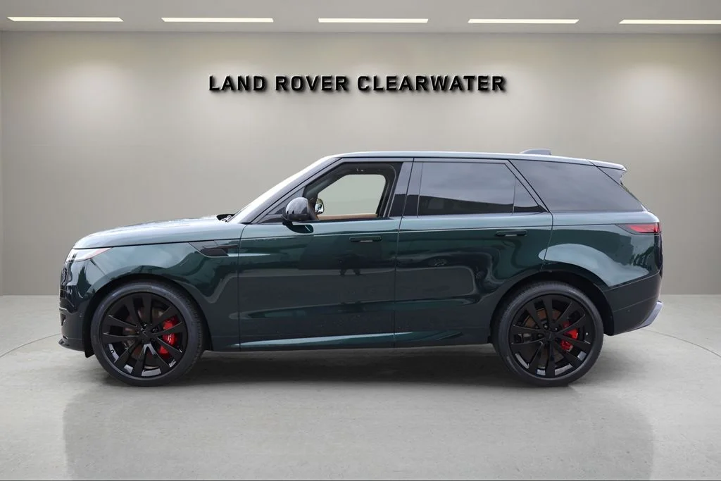New 2026 British Racing Green Land Rover Dynamic SE image 2