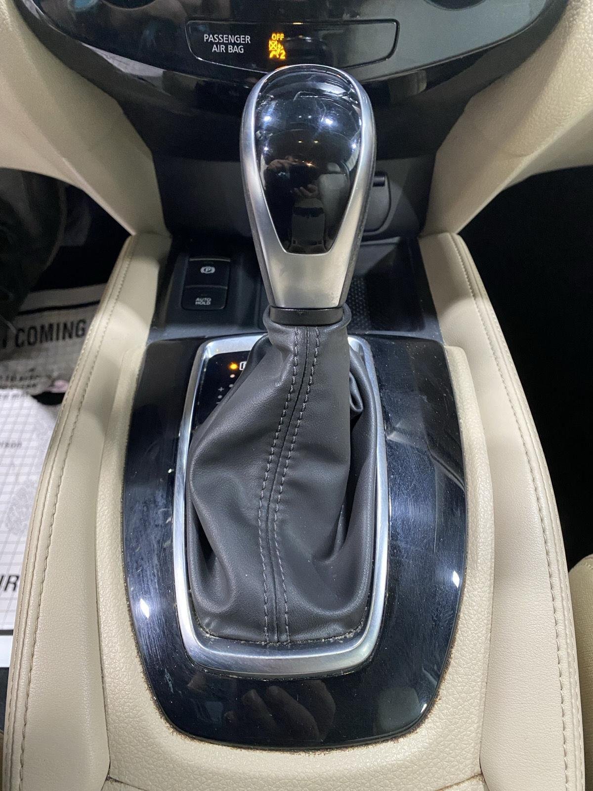 Used 2020 Midnight Pine Metallic Nissan SL image 28