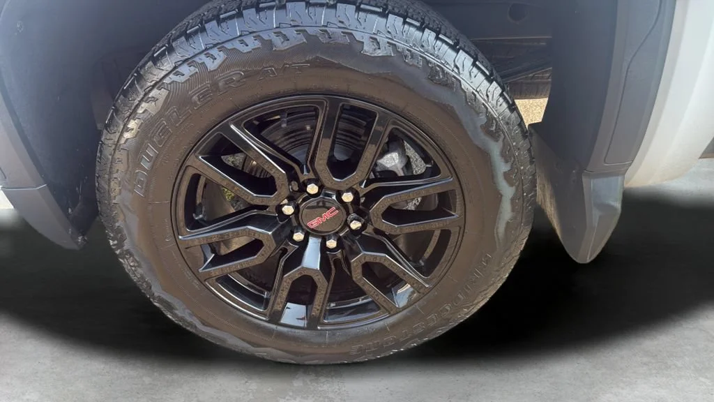 Used 2024 Summit White GMC Elevation image 17