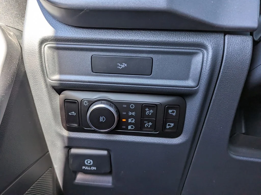 New 2026 Oxford White Ford XLT image 28
