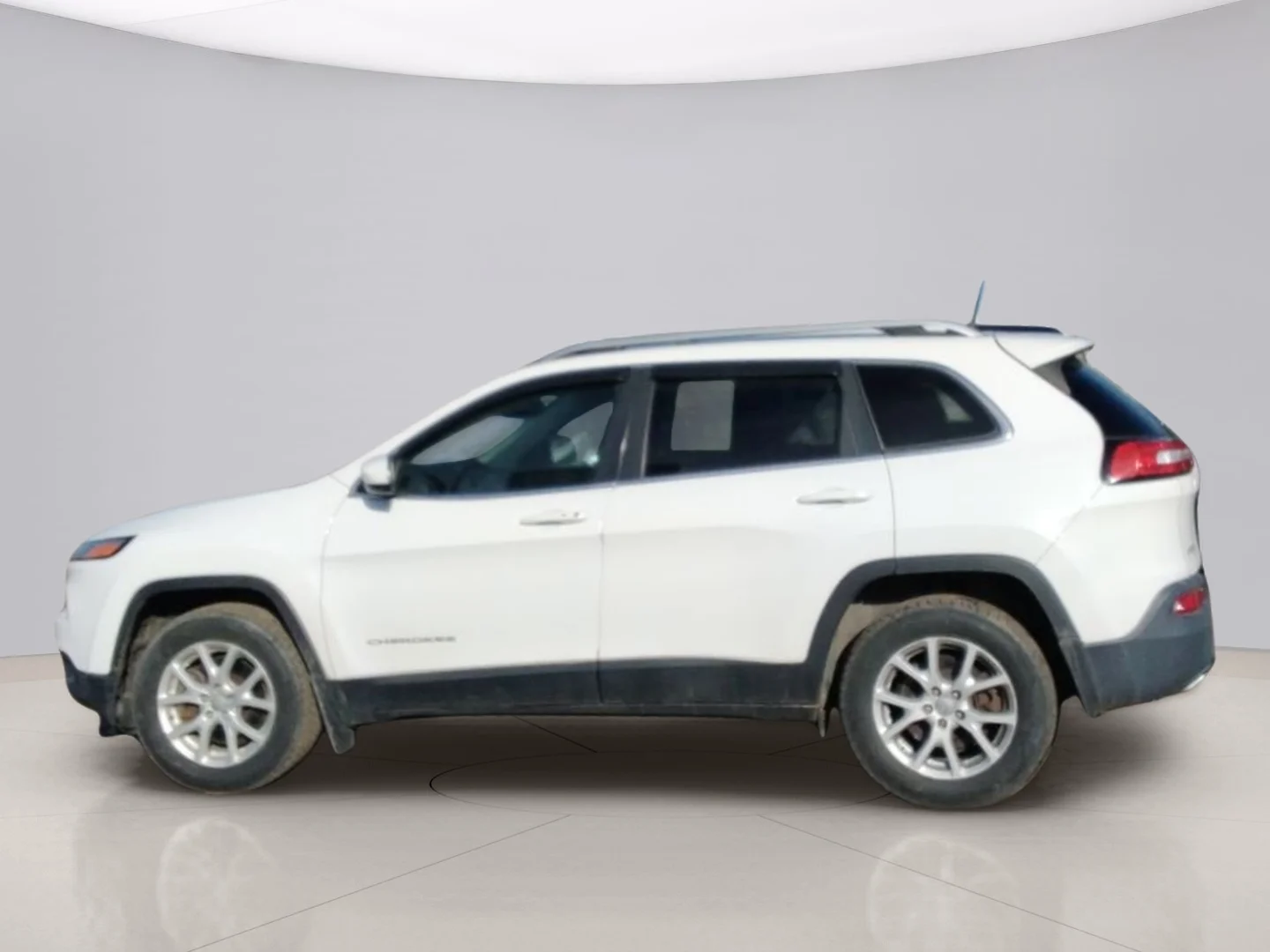 Used 2016 White Jeep LATITUDE image 3