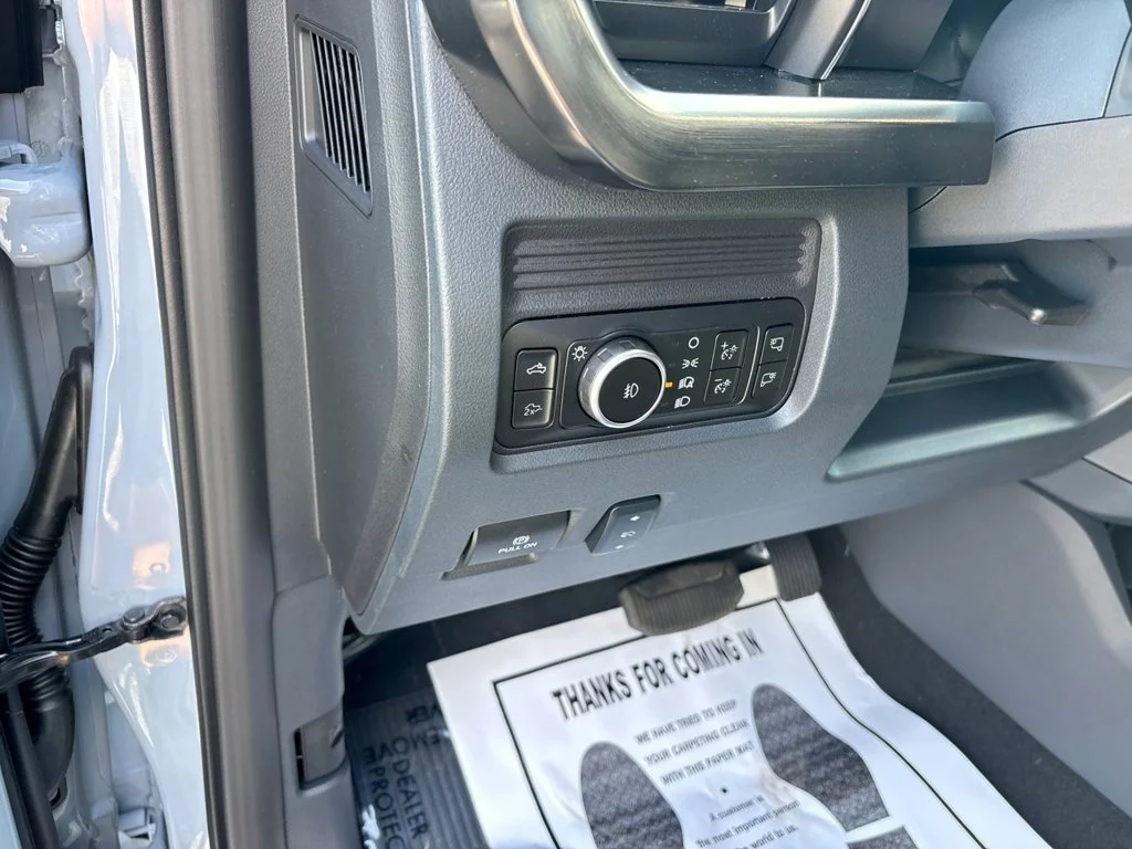 New 2026 Glacier Gray Metallic Tri-Coat Ford F-250® Lariat® image 30