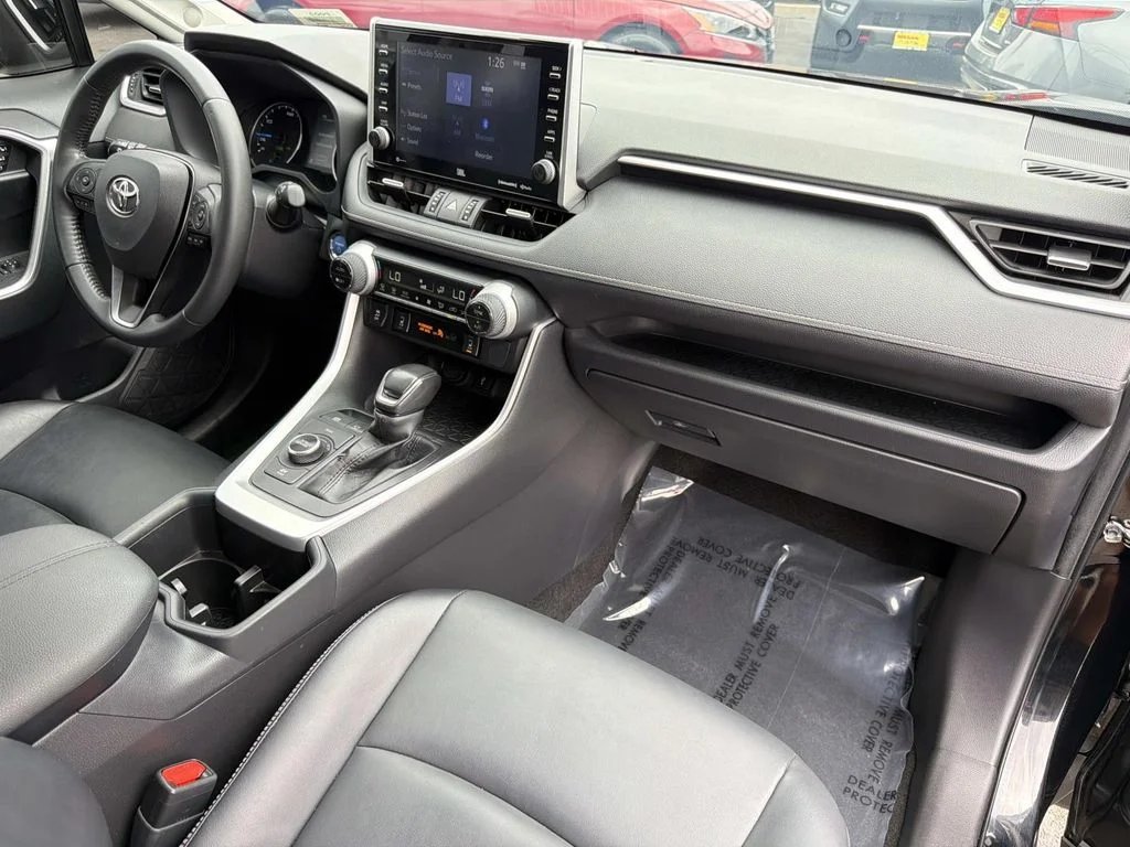 Used 2022 Midnight Black Metallic Toyota XLE Premium image 33