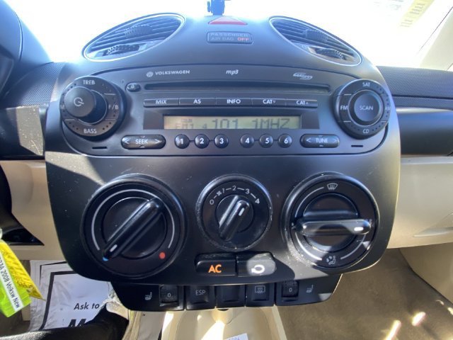 Used 2008 Yellow Volkswagen S image 17