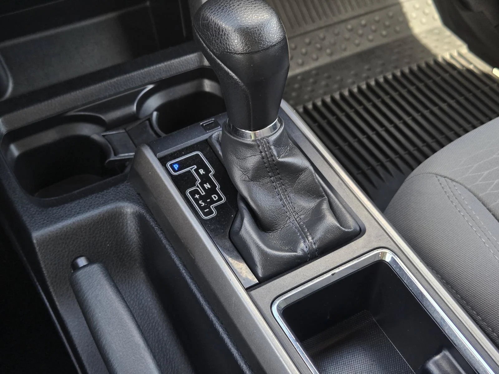 Used 2019 Magnetic Gray Metallic Toyota SR5 image 28