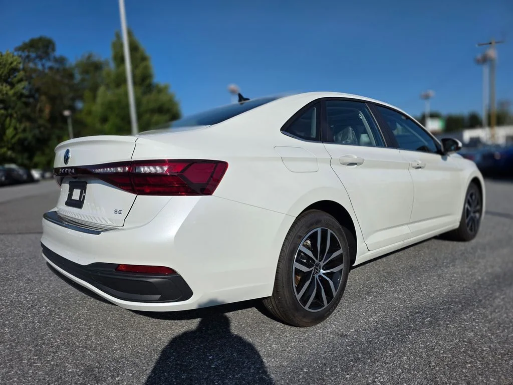 New 2026 Opal White Pearl Volkswagen 1.5T SE image 4
