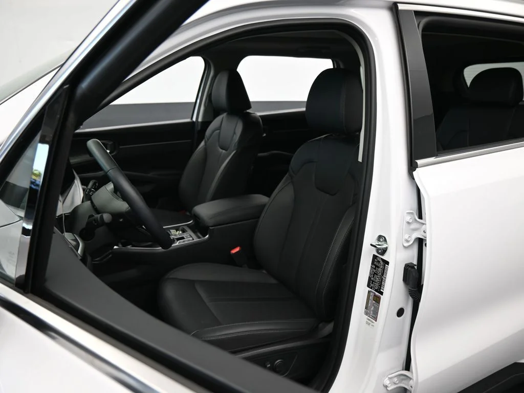 Used 2025 Glacial White Pearl Kia EX image 9