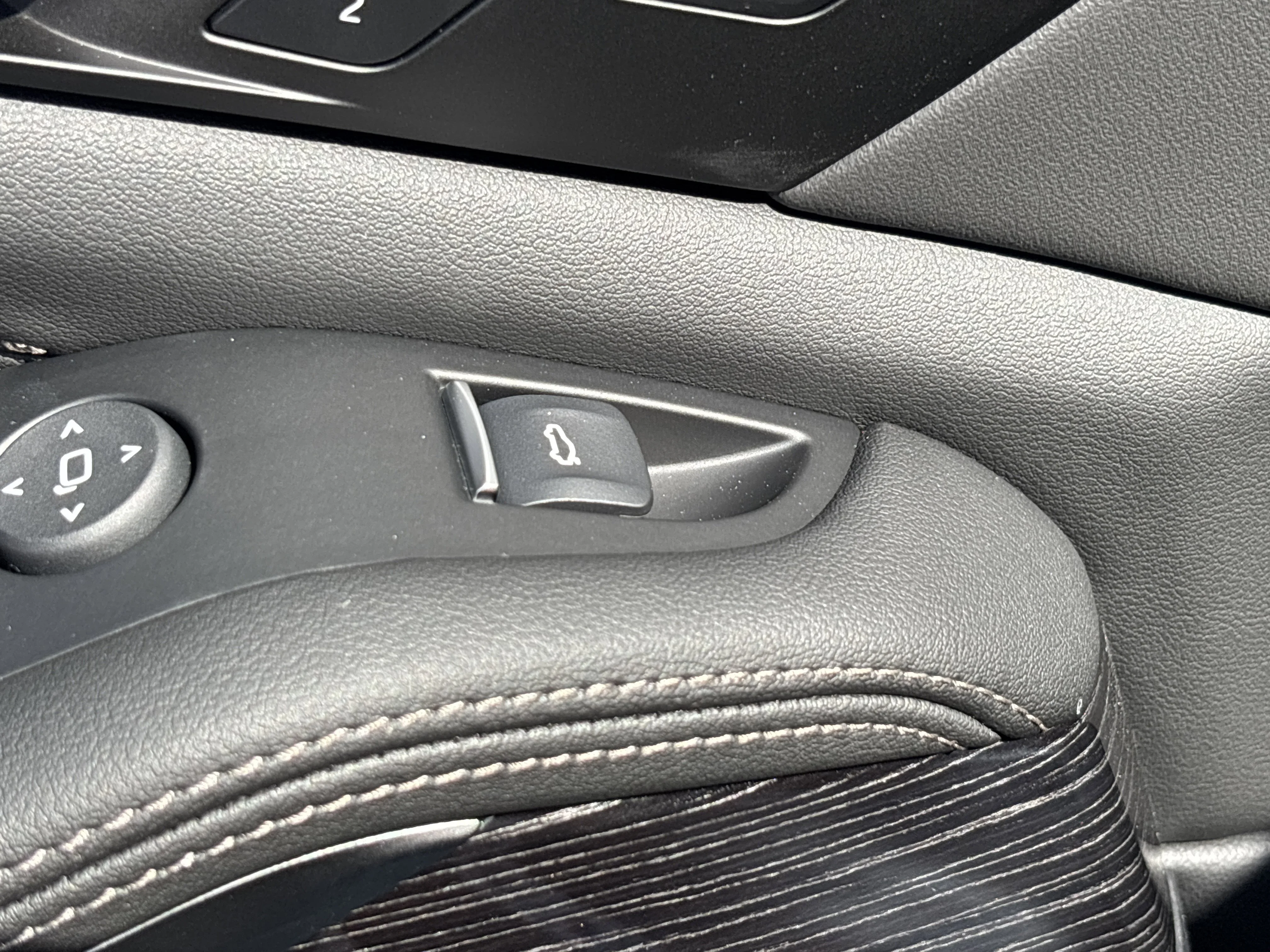 New 2026 0416 Carbon Black Metallic BMW xDrive40i image 25