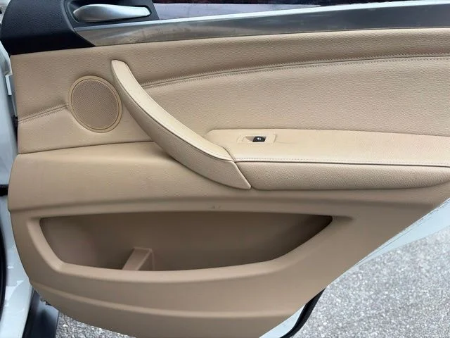 Used 2011 White BMW xDrive35i image 19