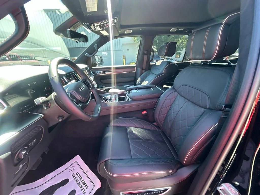 New 2026 High Gloss Black Exterior Paint Jeep Summit Reserve image 17