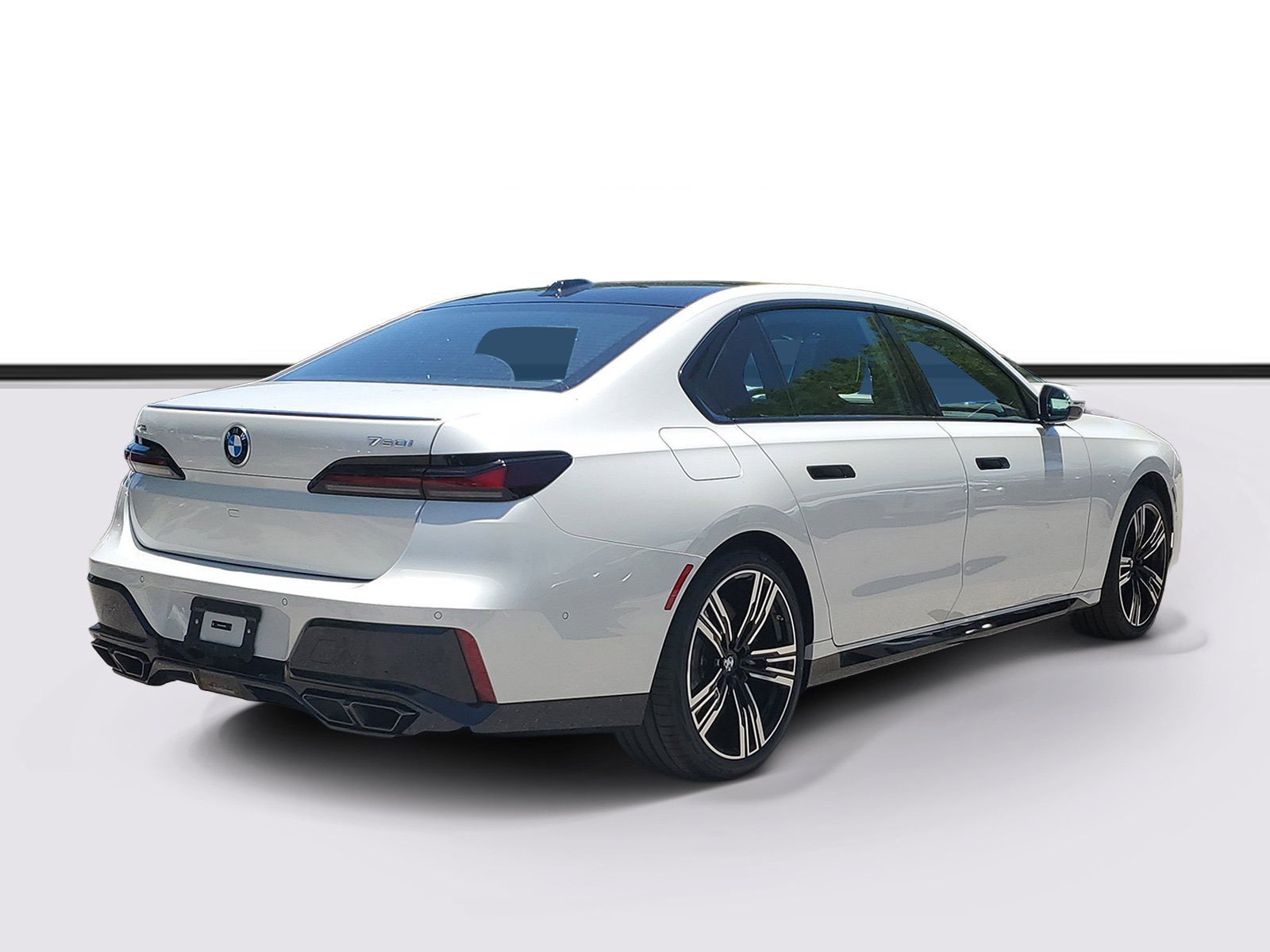 New 2026 Mineral White Metallic BMW 760i xDrive image 4